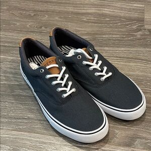 Sperry Men's Dark Navy Canvas Low-Top Sneakers with White Soles